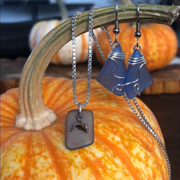 Glass necklace set with earring - Picture 1 of 3